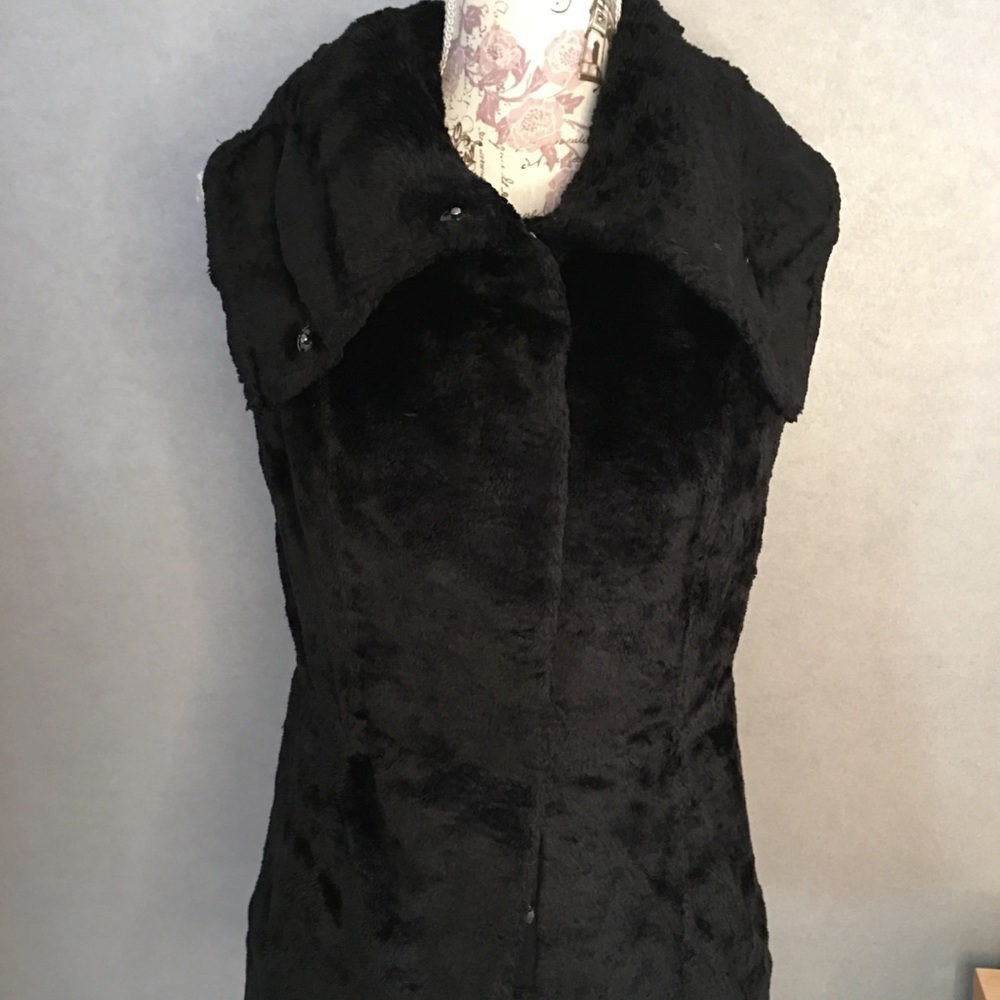Tahari , faux fur, black vest with draw string